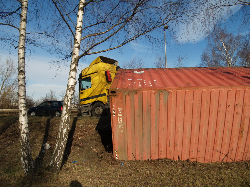 LKW verliert Container Koeln Niehler Ei P005.JPG